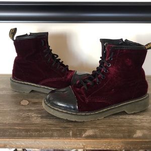 Dr. Martens pooch maroon velvet